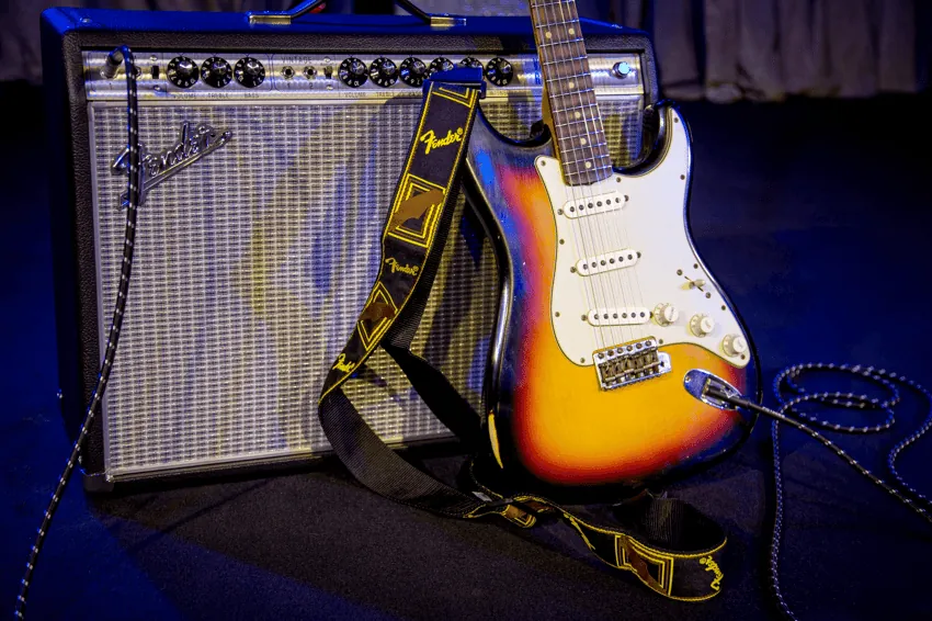 Pasek do gitary Fender Monogrammed Black/Yellow/Brown - miniatura