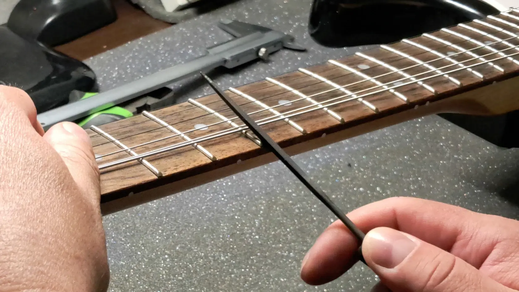 koronowanie progów gitary elektrycznej w serwisie MusicAudio